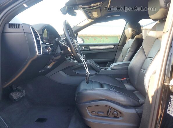 WP1AA2AY4PDA05561 2023 PORSCHE CAYENNE Черный Вид салона спереди