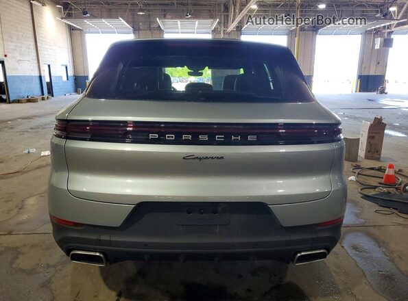 WP1AA2AY5TDA00802 2026 PORSCHE CAYENNE Silver Հետևի տեսք