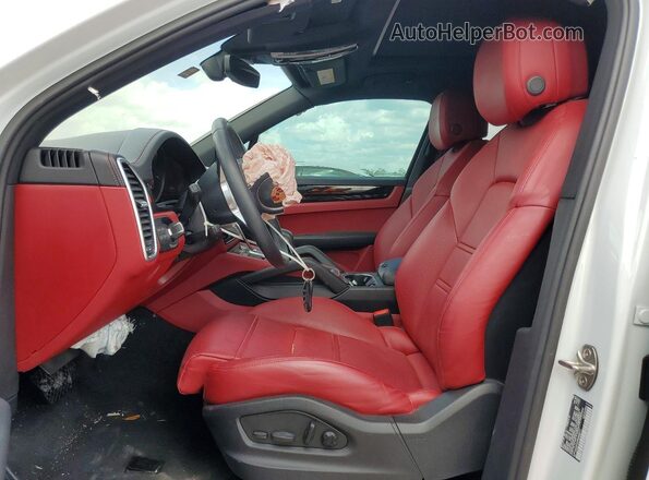 WP1AA2AY6PDA06517 2023 PORSCHE CAYENNE Белый Вид салона спереди