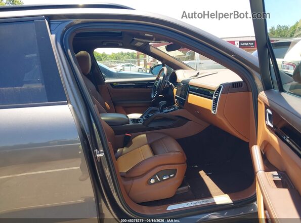 WP1AA2AY9KDA05077 2019 PORSCHE CAYENNE Gray Vista interior delantera