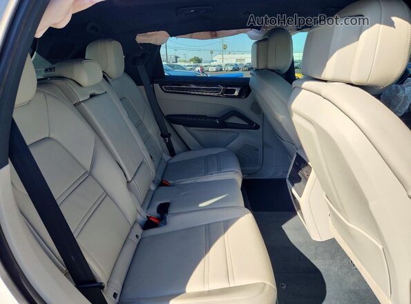 WP1AA2AYXNDA01494 2022 PORSCHE CAYENNE Белый Вид задней части салона