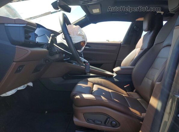WP1AA2XA3TL000066 2026 PORSCHE MACAN Green Widok wnętrza z przodu
