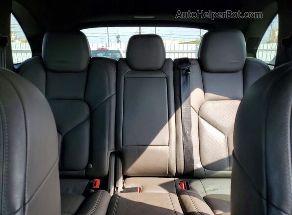 WP1AB2A20HLA50223 2017 PORSCHE CAYENNE Black Widok tylnych siedzeń