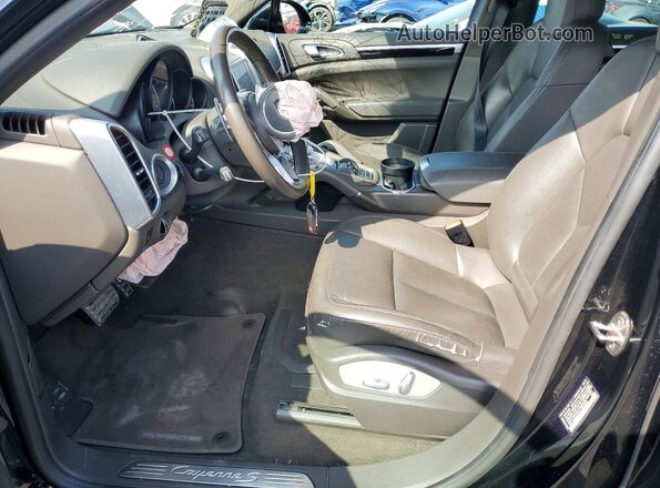 WP1AB2A20HLA50223 2017 PORSCHE CAYENNE Black Widok wnętrza z przodu