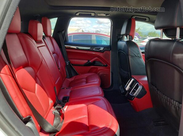 WP1AB2A25HLA52601 2017 PORSCHE CAYENNE White Rear interior view