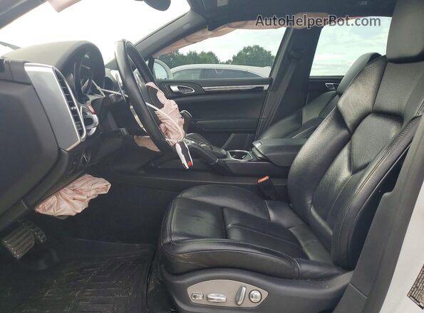 WP1AB2A26HLA52459 2017 PORSCHE CAYENNE Белый Вид салона спереди