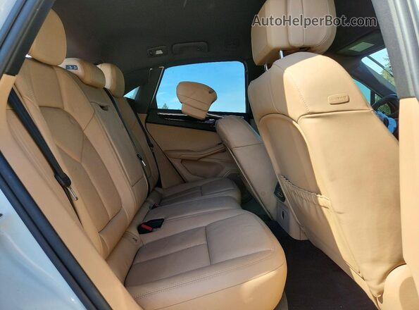 WP1AB2A50KLB30025 2019 PORSCHE MACAN White Вид задньої частини салону