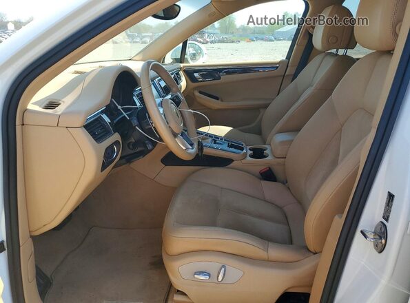 WP1AB2A51GLB45351 2016 PORSCHE MACAN White Front interior view