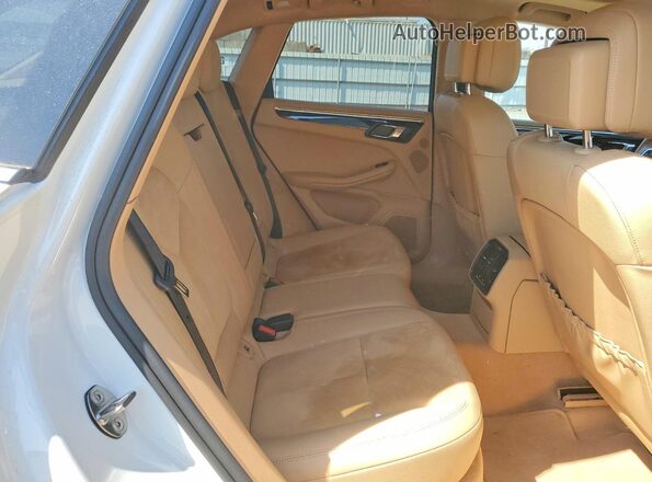 WP1AB2A51GLB45351 2016 PORSCHE MACAN White Rear interior view