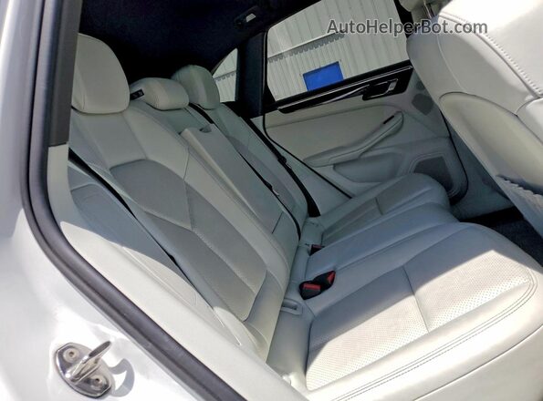 WP1AB2A52HLB15454 2017 PORSCHE MACAN White Սալոնի հետևի տեսք