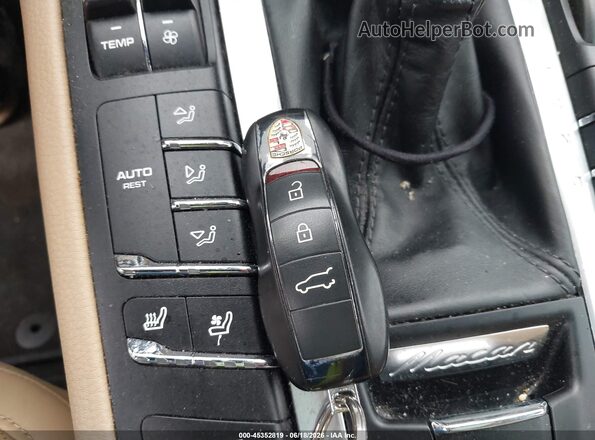 WP1AB2A57JLB37262 2018 PORSCHE MACAN White Dashboard view