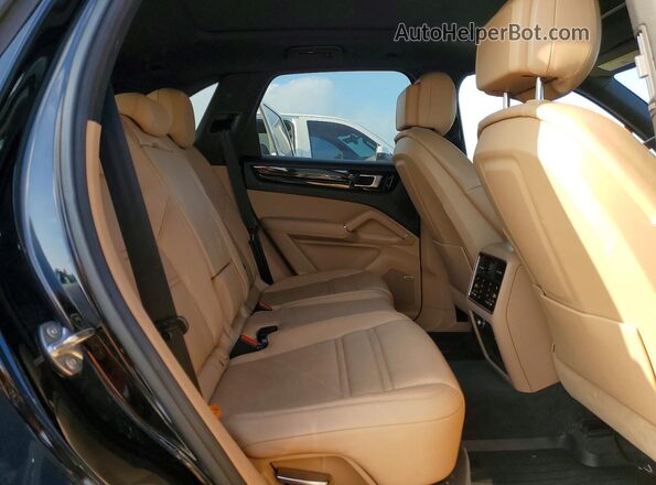 WP1AB2AY6MDA29028 2021 PORSCHE CAYENNE Black უკანა სალონის ხედი
