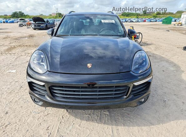 WP1AE2A27HLA74946 2017 PORSCHE CAYENNE Черный Вид спереди