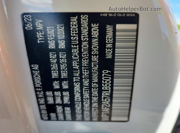 WP1AF2A57RLB55079 2024 PORSCHE MACAN White 