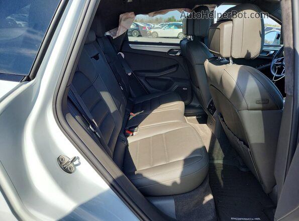 WP1AF2A58MLB60154 2021 PORSCHE MACAN White Вид задньої частини салону