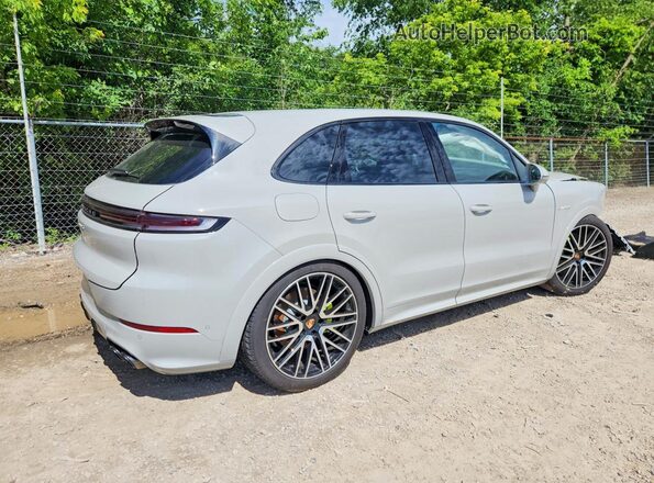 WP1AN2AY4TDA20172 2026 PORSCHE CAYENNE Серый Задняя правая четверть