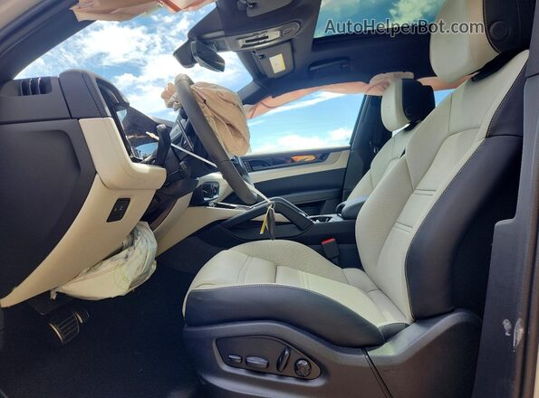 WP1AN2AY4TDA20172 2026 PORSCHE CAYENNE Серый Вид салона спереди