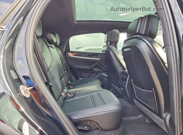 WP1BL2AY1TDA50711 2026 PORSCHE CAYENNE Black Vista interior trasera