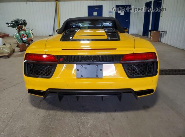 WUAVACFX7H7903437 2017 AUDI R8 Yellow Widok z tyłu
