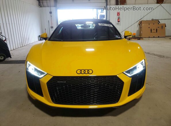 WUAVACFX7H7903437 2017 AUDI R8 Yellow Widok z przodu