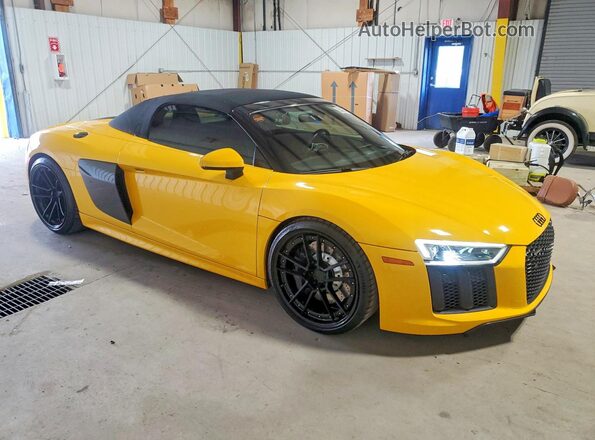 WUAVACFX7H7903437 2017 AUDI R8 Yellow Przód prawy