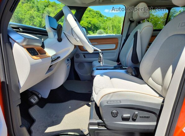 WVG6YVEB5SH010677 2025 VOLKSWAGEN ID Оранжевый Вид салона спереди