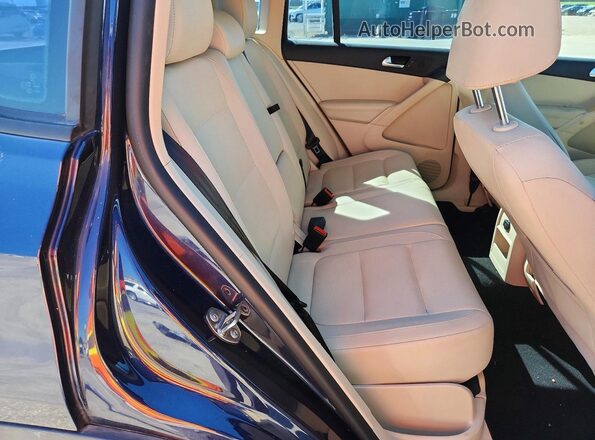WVGAV7AX0GW548898 2016 VOLKSWAGEN TIGUAN Blue Rear interior view