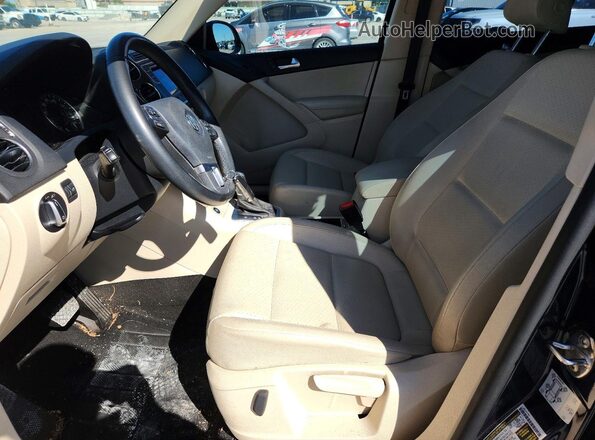 WVGAV7AX0GW548898 2016 VOLKSWAGEN TIGUAN Blue Front interior view