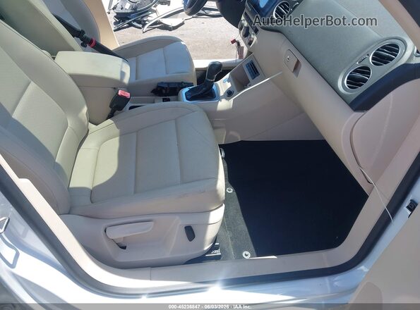 WVGAV7AX0GW585255 2016 VOLKSWAGEN TIGUAN White Front interior view