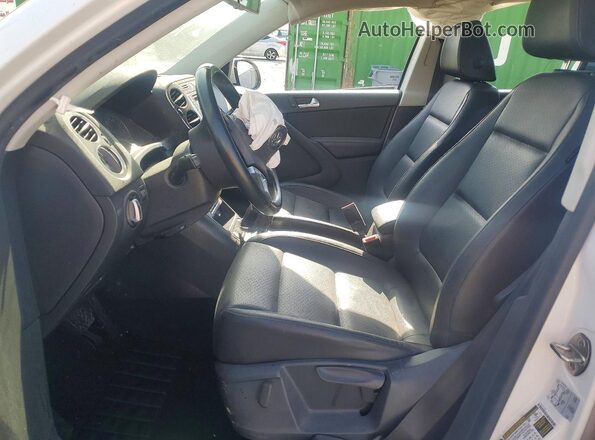 WVGAV7AX0GW599477 2016 VOLKSWAGEN TIGUAN Белый Вид салона спереди