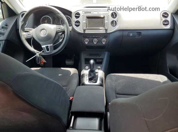 WVGAV7AX0HK045025 2017 VOLKSWAGEN TIGUAN Белый Вид панели приборов
