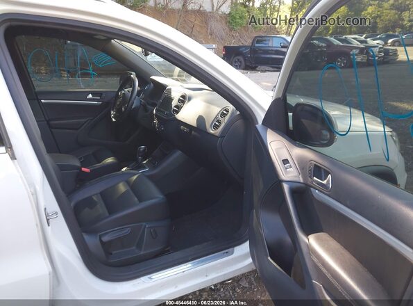 WVGAV7AX1GW557187 2016 VOLKSWAGEN TIGUAN White Front interior view