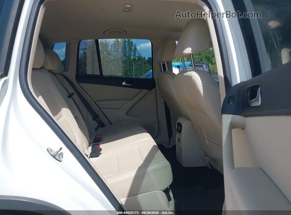 WVGAV7AX1GW574359 2016 VOLKSWAGEN TIGUAN White Vista de la etiqueta del VIN