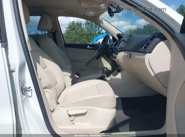 WVGAV7AX1GW574359 2016 VOLKSWAGEN TIGUAN White Vista interior delantera