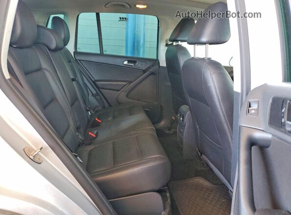 WVGAV7AX1GW580890 2016 VOLKSWAGEN TIGUAN Серебряный Вид задней части салона