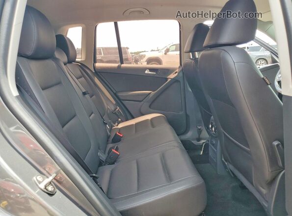 WVGAV7AX1GW582087 2016 VOLKSWAGEN TIGUAN Charcoal Rear seats view