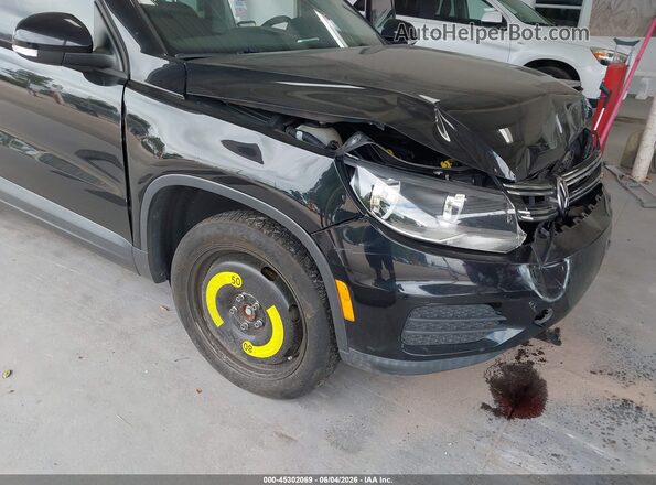 WVGAV7AX1HK043252 2017 VOLKSWAGEN TIGUAN Black Widok z przodu