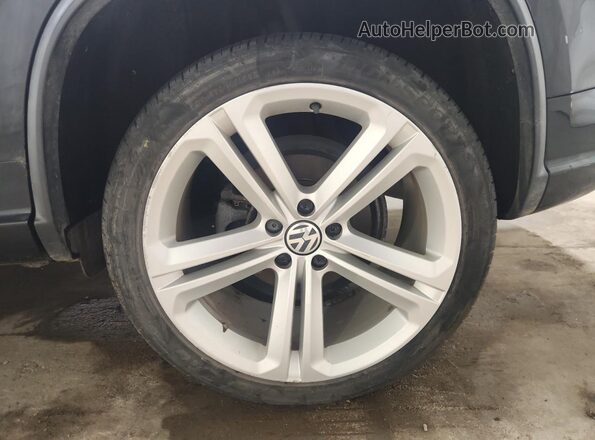 WVGAV7AX2GW067339 2016 VOLKSWAGEN TIGUAN Black 