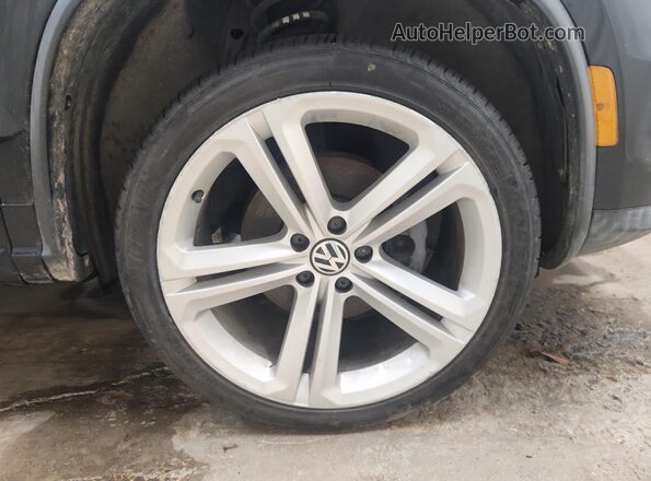 WVGAV7AX2GW067339 2016 VOLKSWAGEN TIGUAN Black 