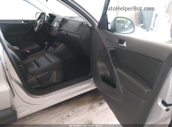 WVGAV7AX2HK022930 2017 VOLKSWAGEN TIGUAN Gray 