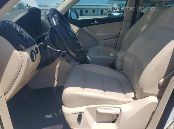 WVGAV7AX2HW512566 2017 VOLKSWAGEN TIGUAN White Սալոնի դիմացի տեսք