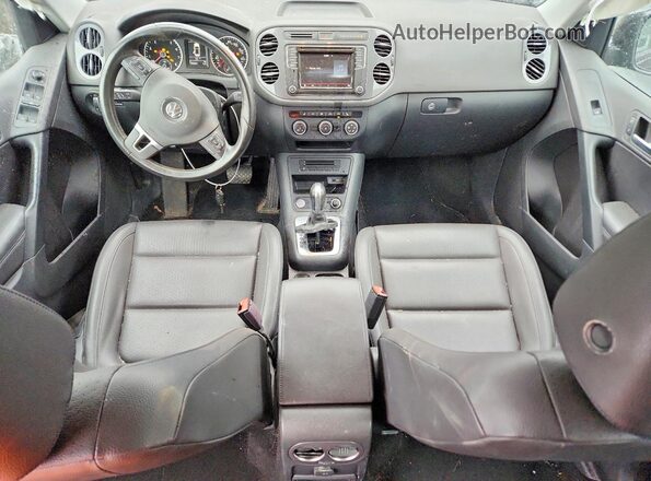 WVGAV7AX4HK000203 2017 VOLKSWAGEN TIGUAN Black 