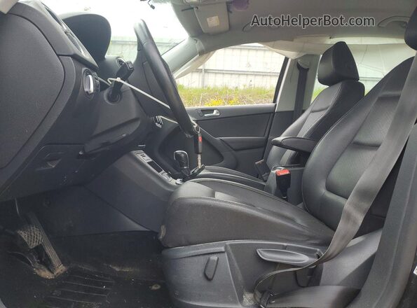WVGAV7AX4HK000203 2017 VOLKSWAGEN TIGUAN Black 