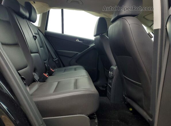 WVGAV7AX4HK000203 2017 VOLKSWAGEN TIGUAN Black 