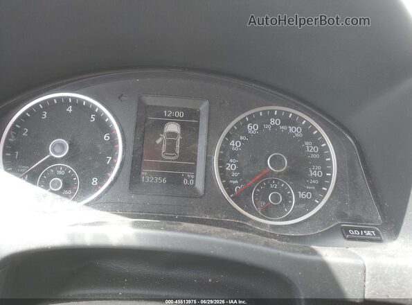WVGAV7AX4JK001860 2018 VOLKSWAGEN TIGUAN Серебряный Вид задних сидений