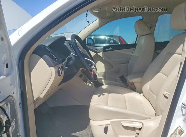 WVGAV7AX5GW530705 2016 VOLKSWAGEN TIGUAN White Front interior view