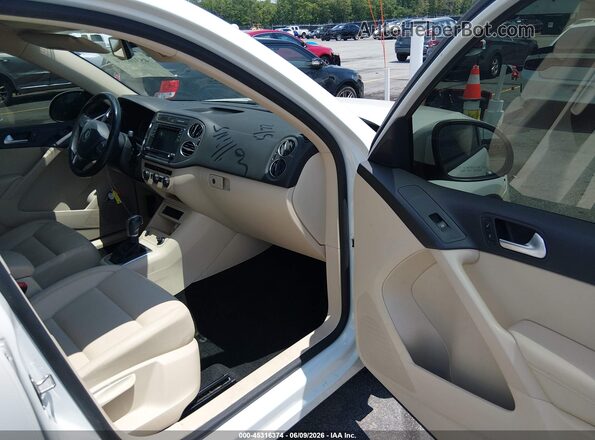 WVGAV7AX5HK023280 2017 VOLKSWAGEN TIGUAN White Widok wnętrza z przodu