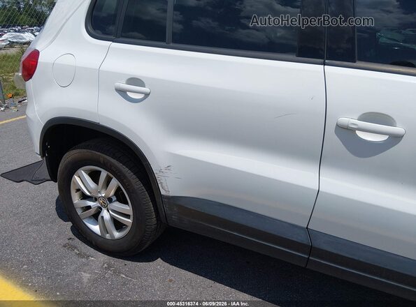WVGAV7AX5HK023280 2017 VOLKSWAGEN TIGUAN White Widok wnętrza z tyłu