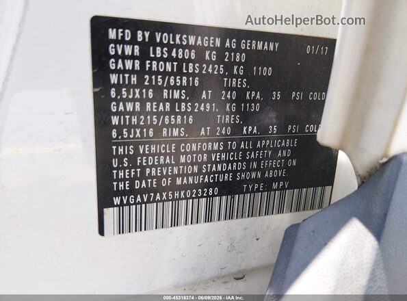WVGAV7AX5HK023280 2017 VOLKSWAGEN TIGUAN White Widok komory silnika