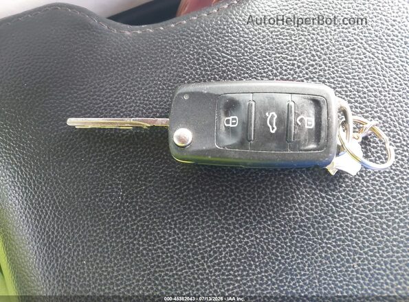 WVGAV7AX5HK043769 2017 VOLKSWAGEN TIGUAN White Առջևի վահանակի տեսք